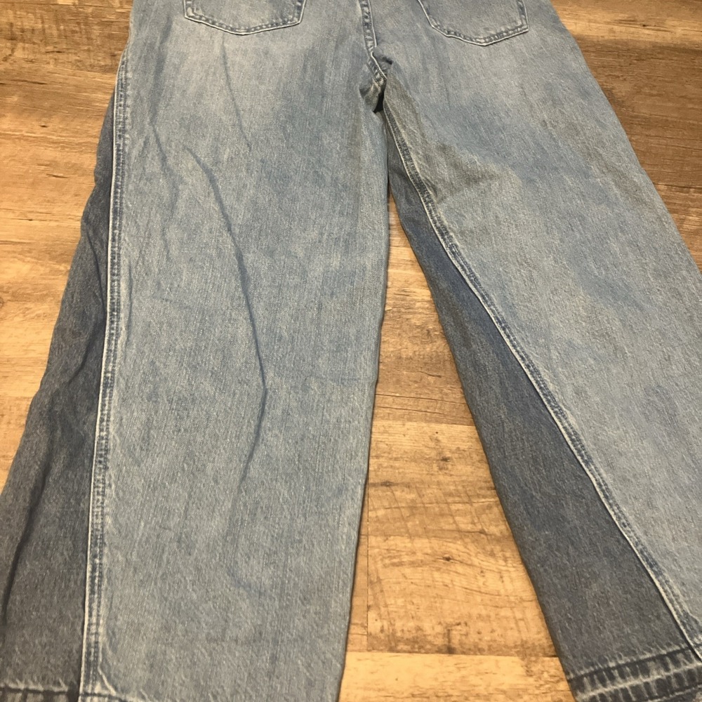 Women's Two-Tone Light Blue Cropped Jeans - Picture 8 of 10